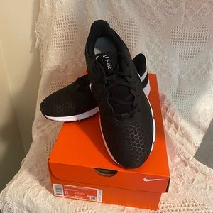 Nike Legend Essentials 2 Women’s Training Sneakers